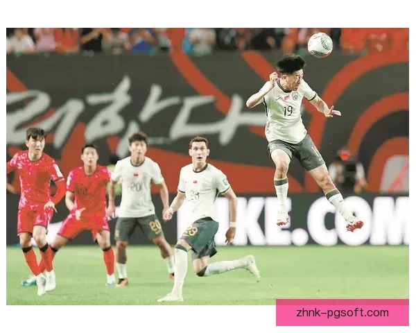 中国男足世预赛补时丢球遗憾战平球迷情绪复杂